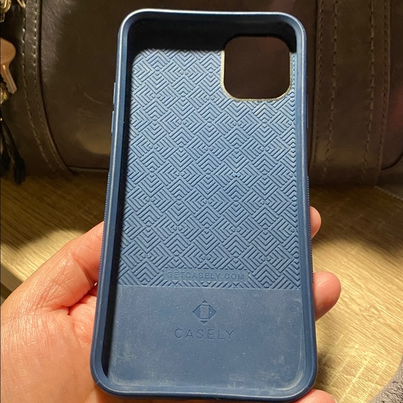 iPhone 11 Pro Max casely case EUC - Picture 2 of 8